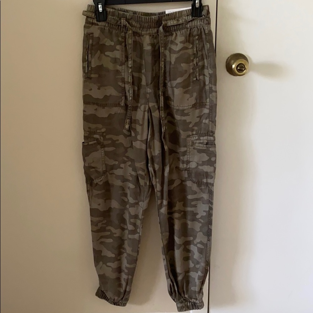 High Rise camouflage joggers